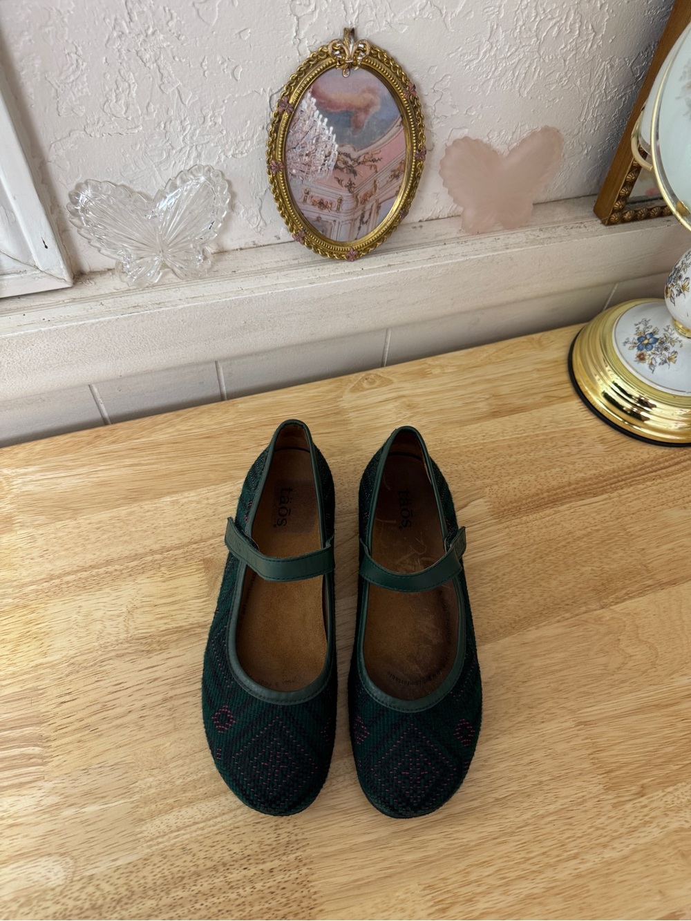 Taos Green Woven Mary Jane Flats Size 6 Artsy Y2K
Classic Comfort - Picture 8 of 12